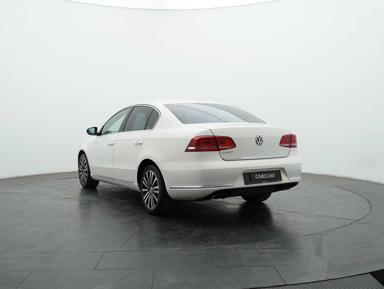 terpakai 2014 Volkswagen Passat TSI 1.8