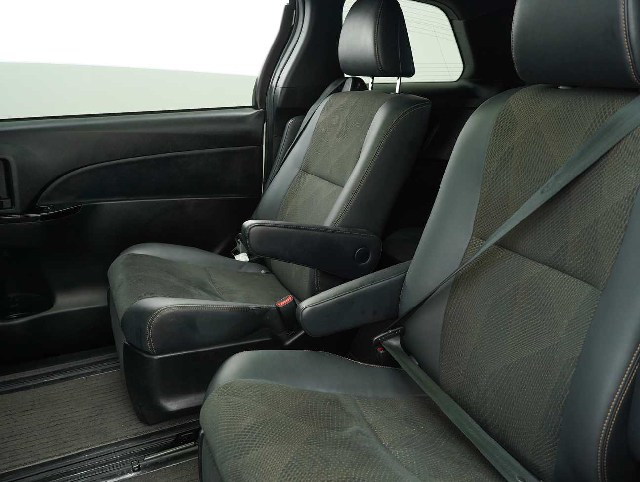 terpakai 2017 Toyota ESTIMA DBA-ACR50W 2.4