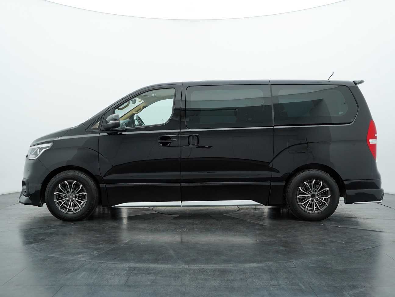 used 2021 Hyundai Grand Starex Executive Plus 2.5