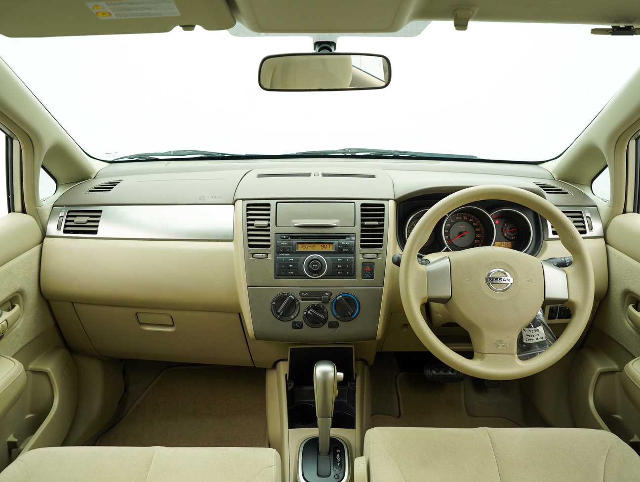 terpakai 2011 Nissan Latio ST 1.6