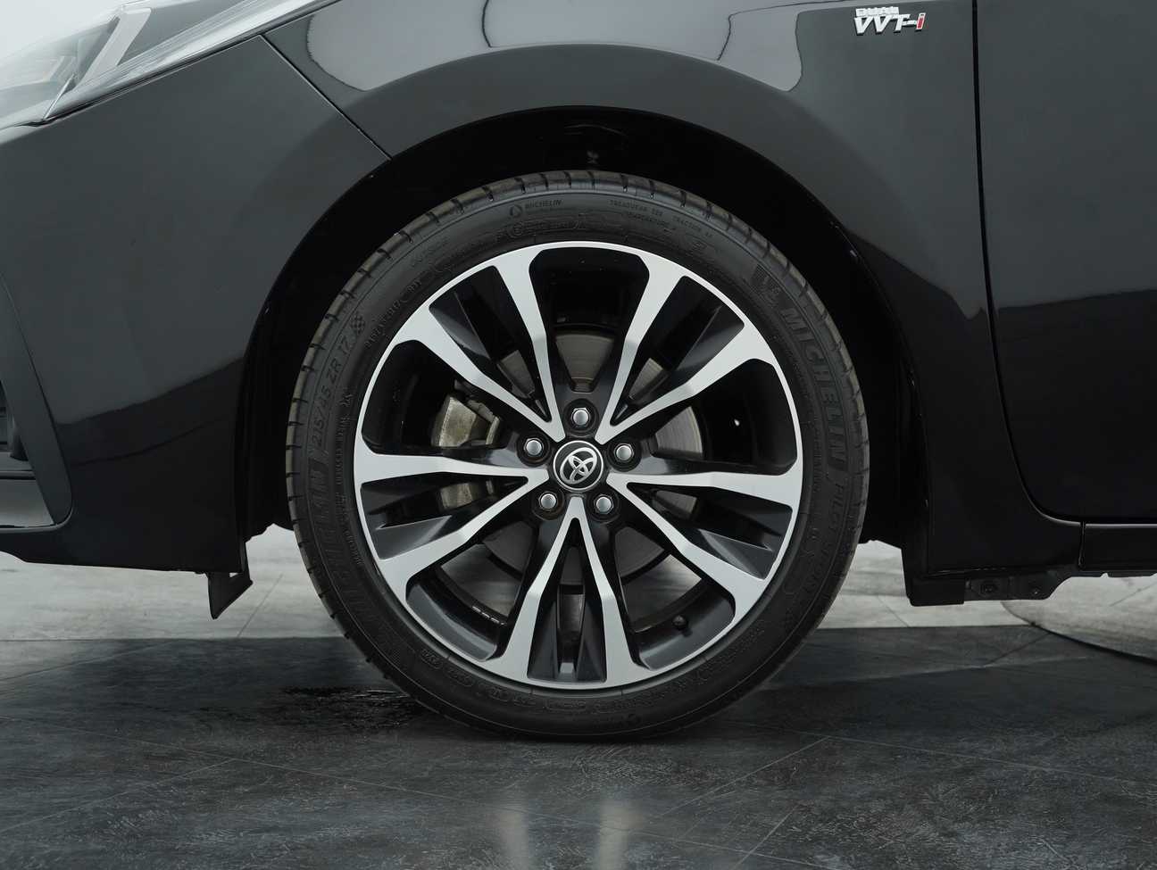 used 2017 Toyota Corolla Altis V 2.0