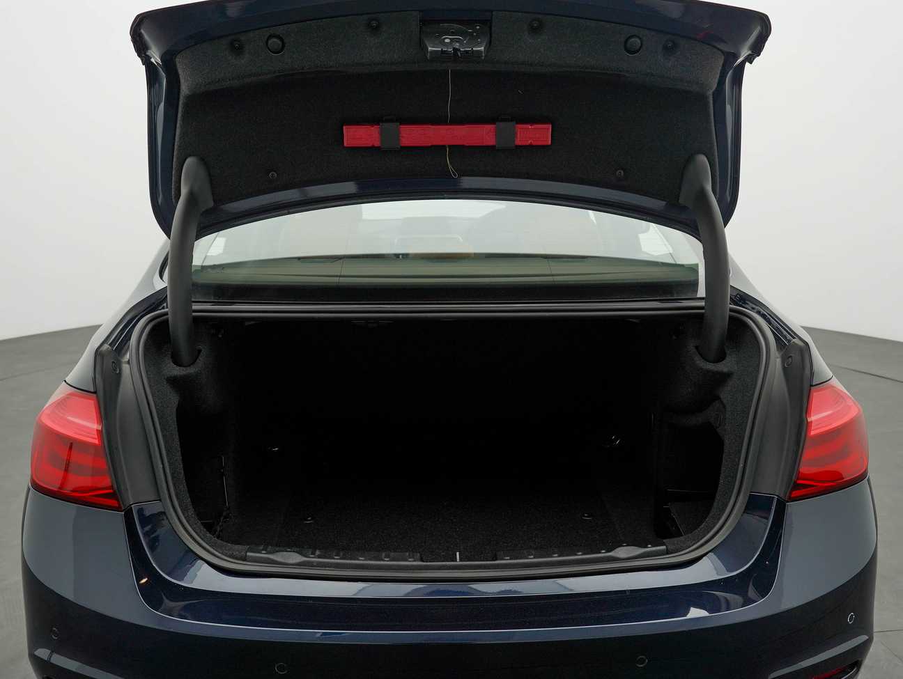 used 2016 BMW 318i Luxury 1.5