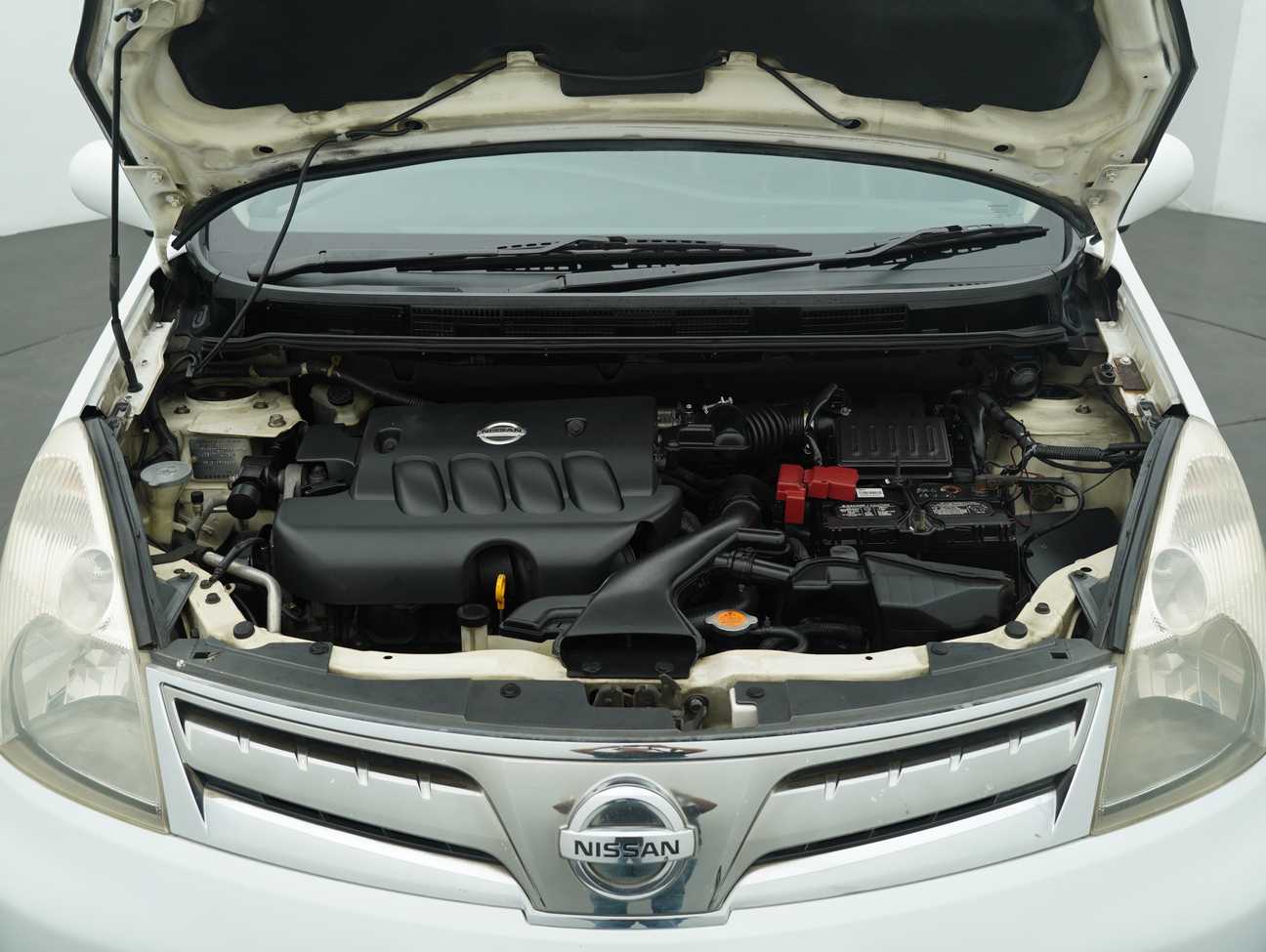 terpakai 2012 Nissan Grand Livina CVTC Comfort 1.8