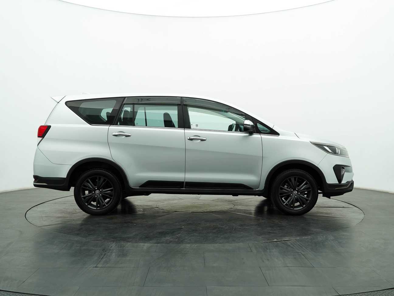 terpakai 2021 Toyota Innova X 2.0