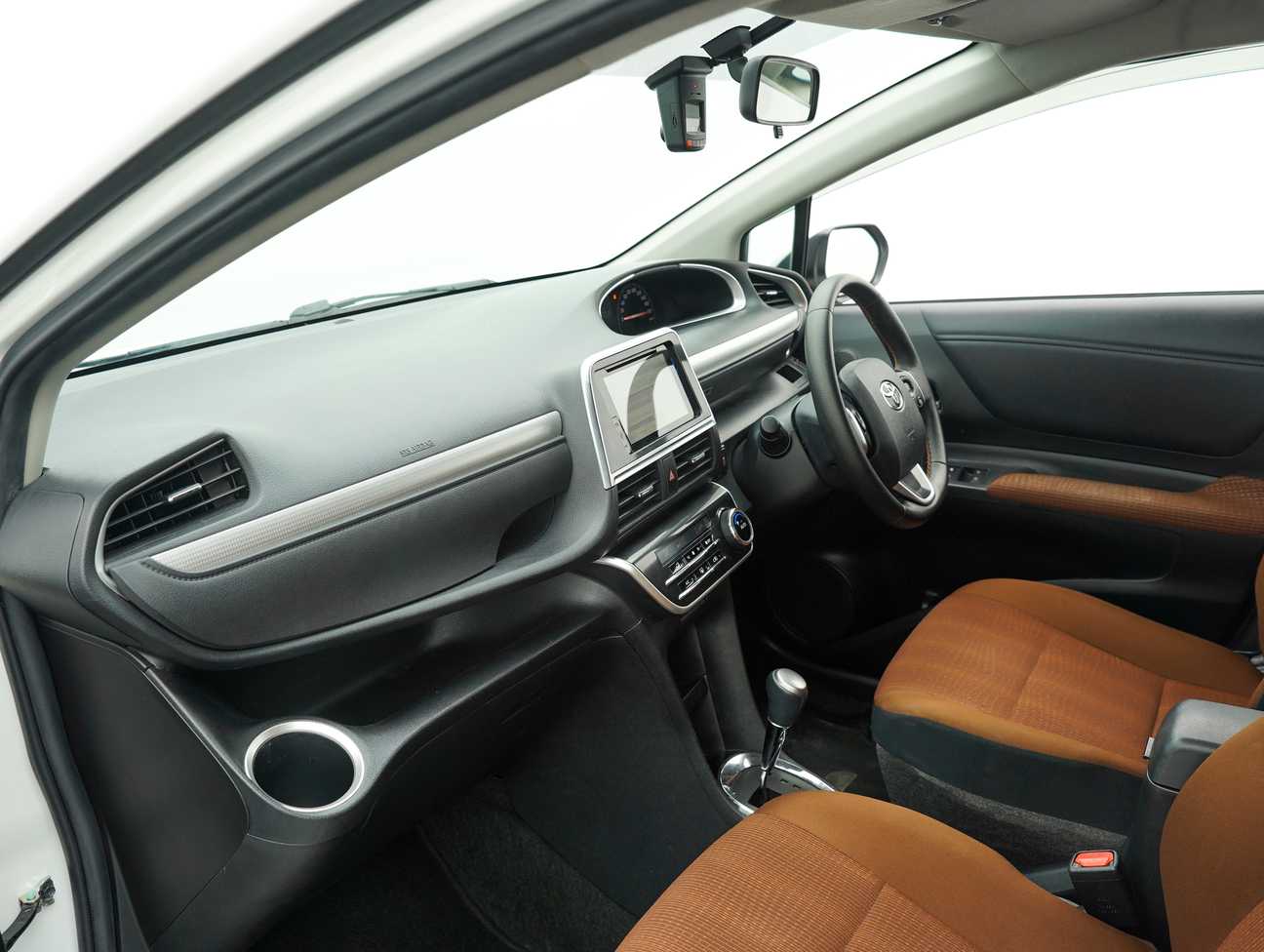 used 2018 Toyota Sienta V 1.5