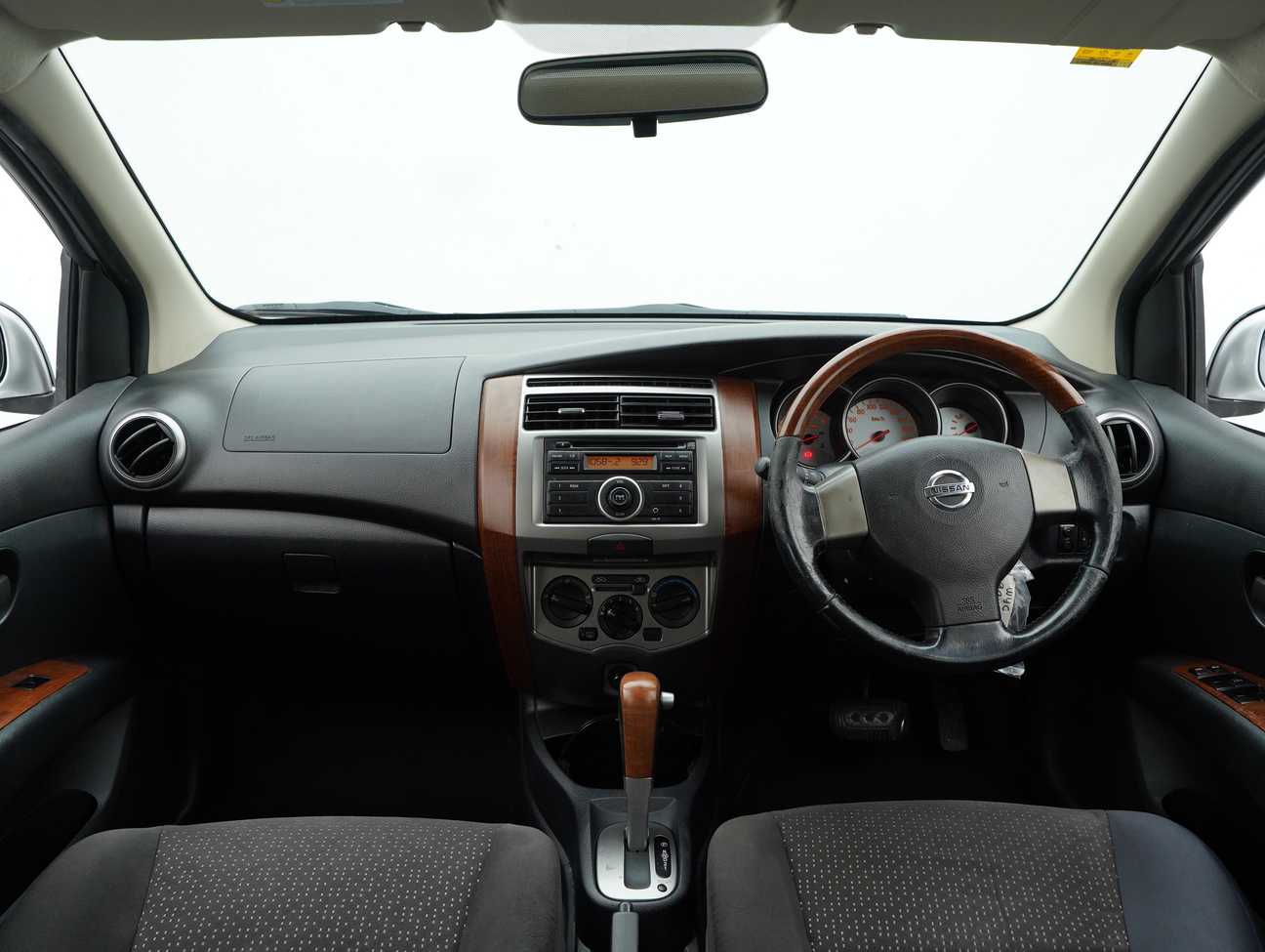 used 2013 Nissan Grand Livina CVTC Comfort 1.8