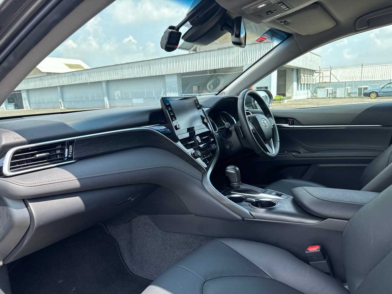 terpakai 2023 Toyota Camry V 2.5
