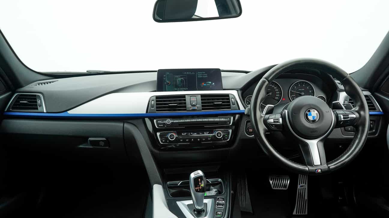 terpakai 2017 BMW 3 30E M SPORT 2.0