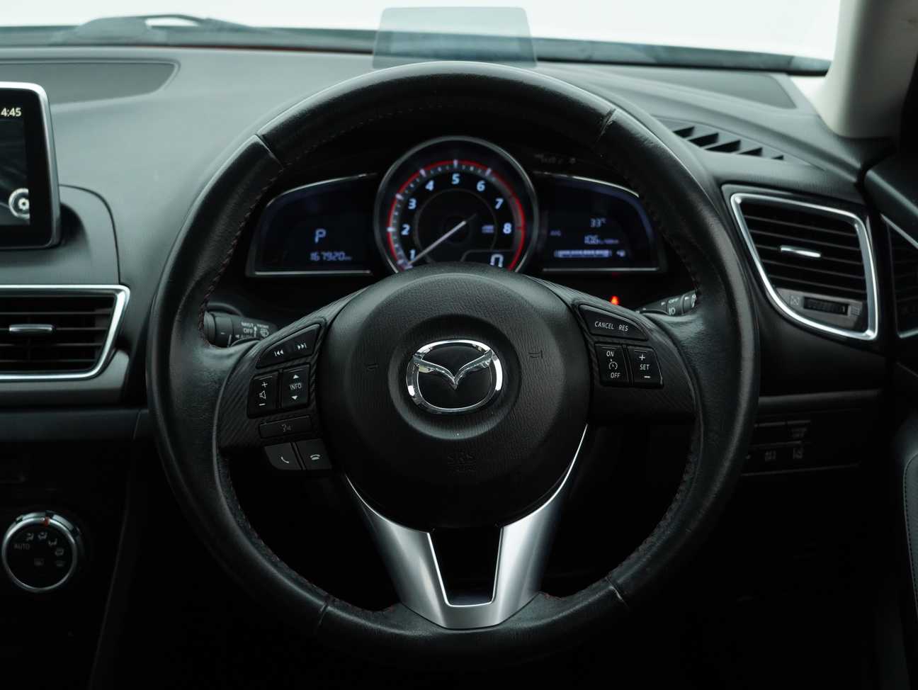 terpakai 2015 Mazda 3 SKYACTIV-G High 2.0