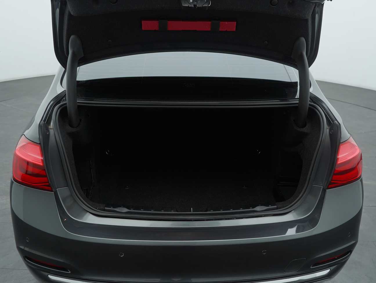 used 2017 BMW 318i Luxury 1.5