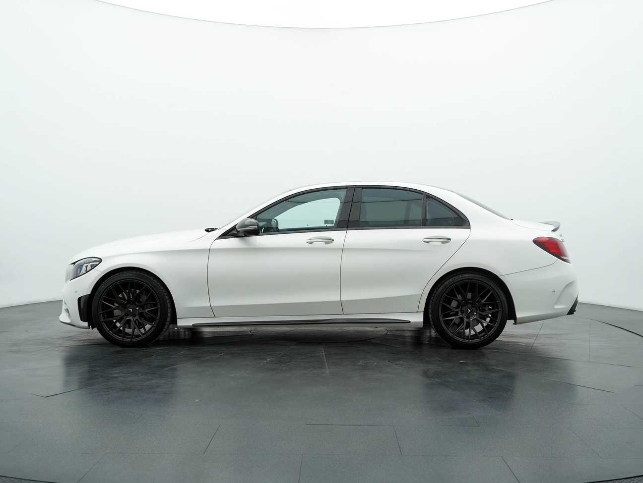 terpakai 2018 Mercedes-Benz C300 Avantgarde AMG Line 2.0