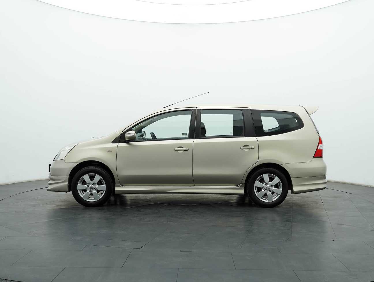 terpakai 2012 Nissan Grand Livina ST-L Comfort 1.6