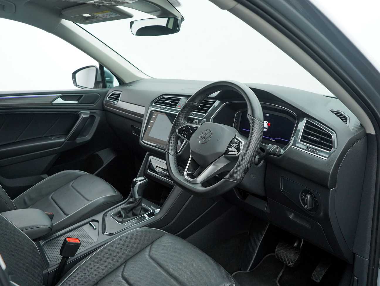 terpakai 2023 Volkswagen Tiguan Allspace Elegance 1.4