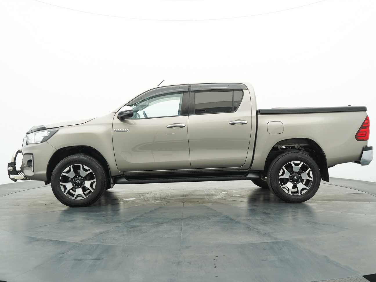used 2019 Toyota HILUX DOUBLE CAB LE 4X4 2.4