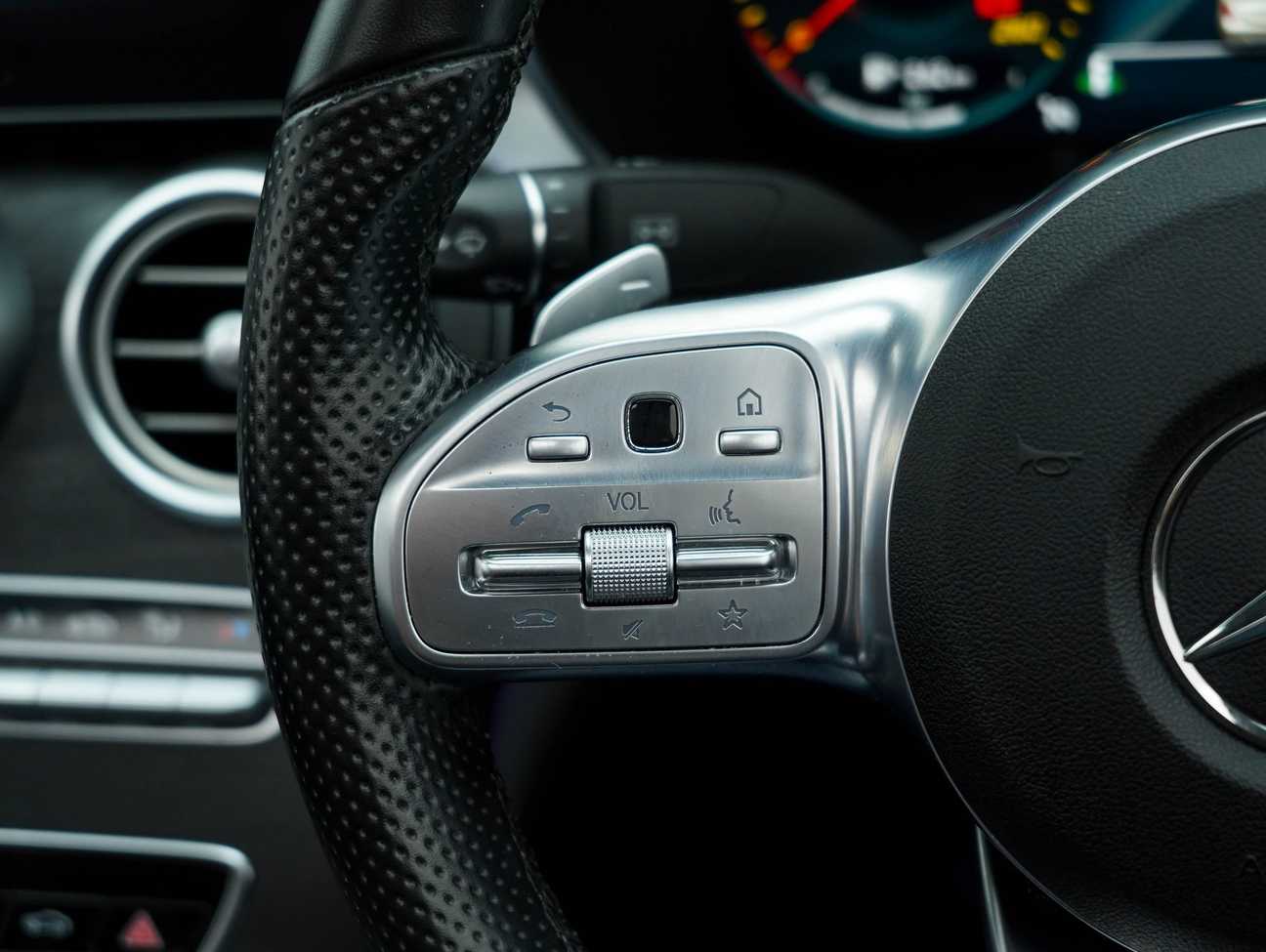 terpakai 2018 Mercedes-Benz C300 Avantgarde AMG Line 2.0