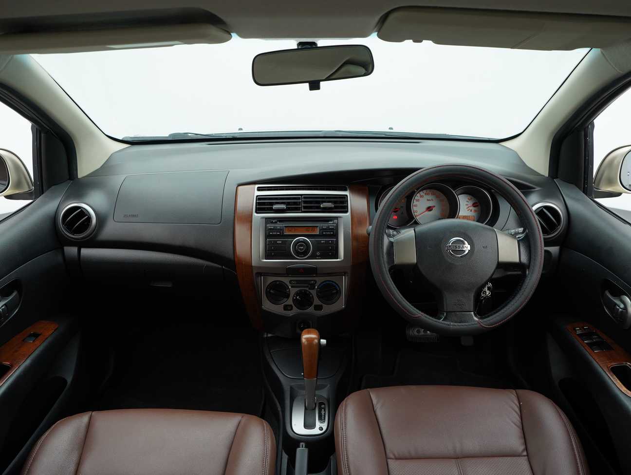 used 2012 Nissan Grand Livina CVTC Comfort 1.8