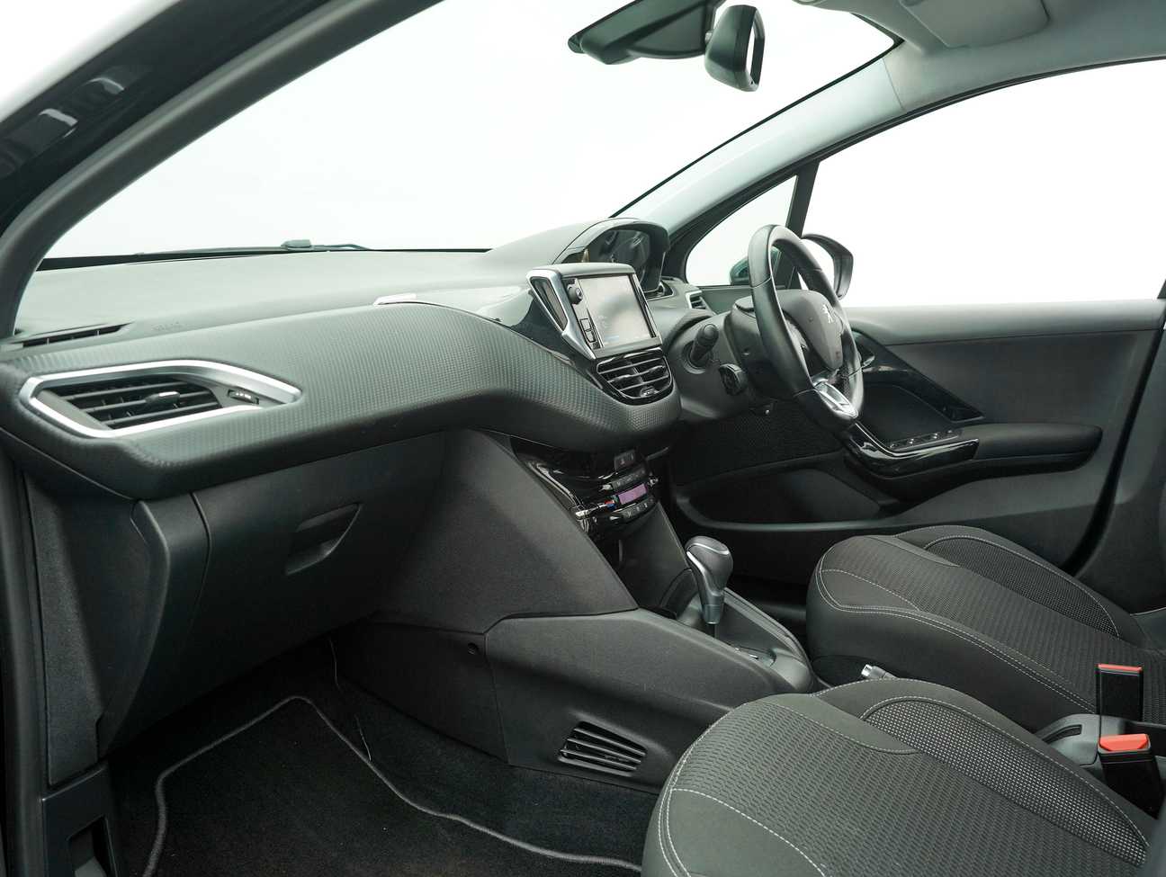 terpakai 2019 Peugeot 208 PureTech 1.2