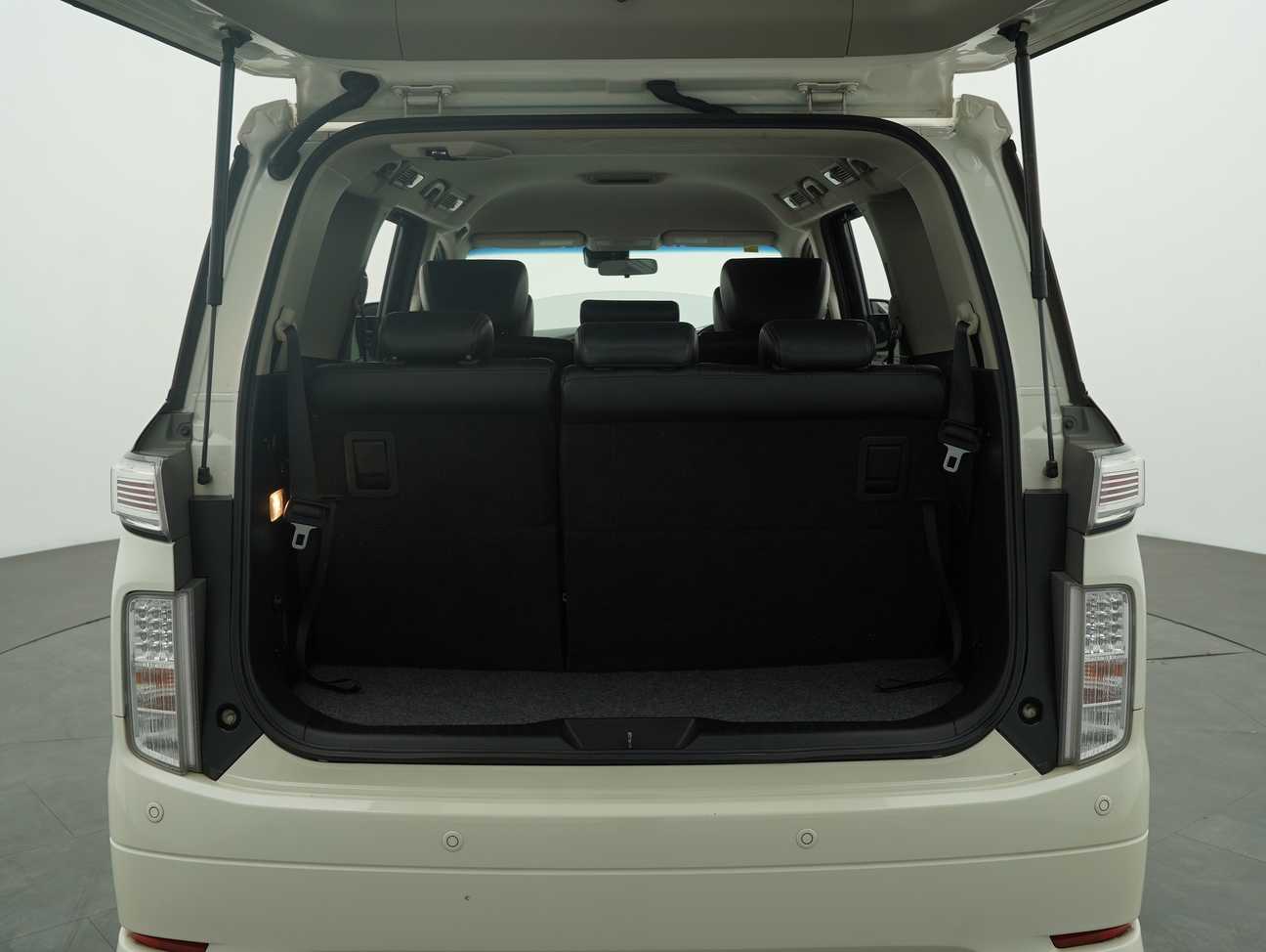 terpakai 2019 Nissan Elgrand High-Way Star 2.5