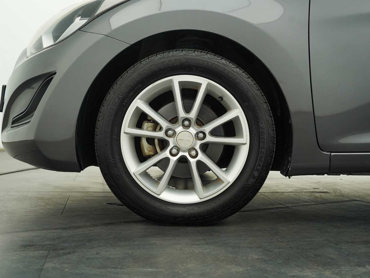 terpakai 2015 Hyundai Elantra Premium 1.6