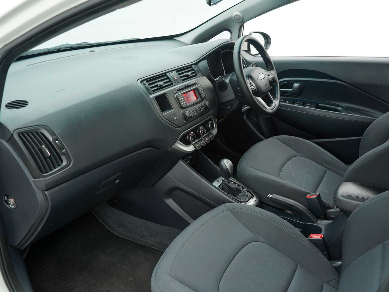 terpakai 2013 Kia RIO UB 1.4