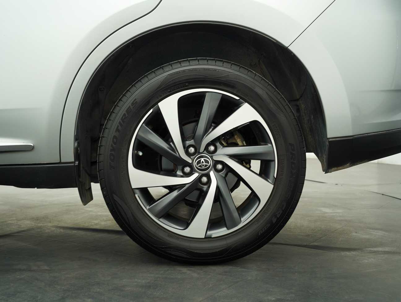 used 2018 Toyota Harrier Premium 2.0