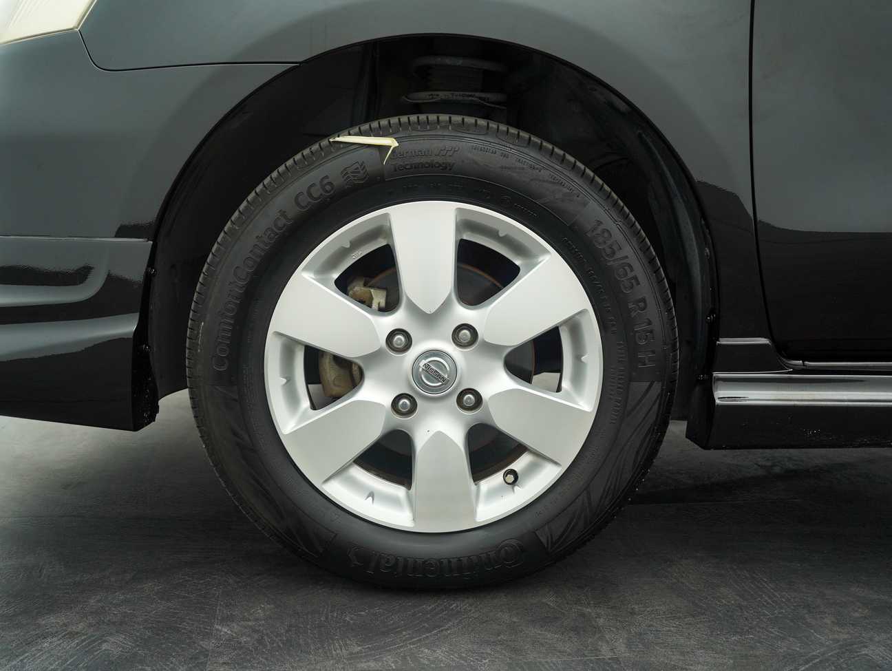 used 2013 Nissan GRAND LIVINA  1.8