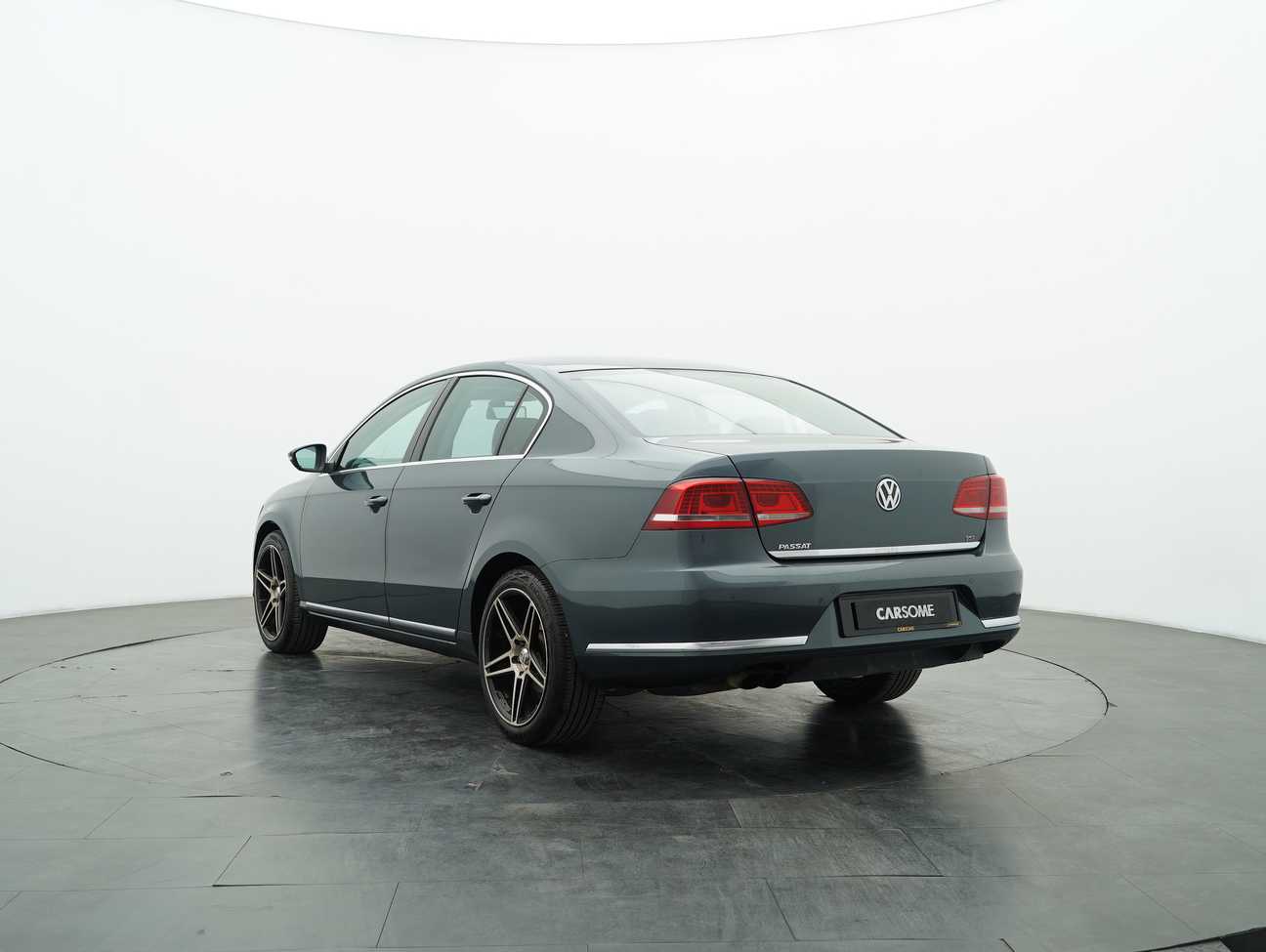 terpakai 2014 Volkswagen Passat TSI 1.8