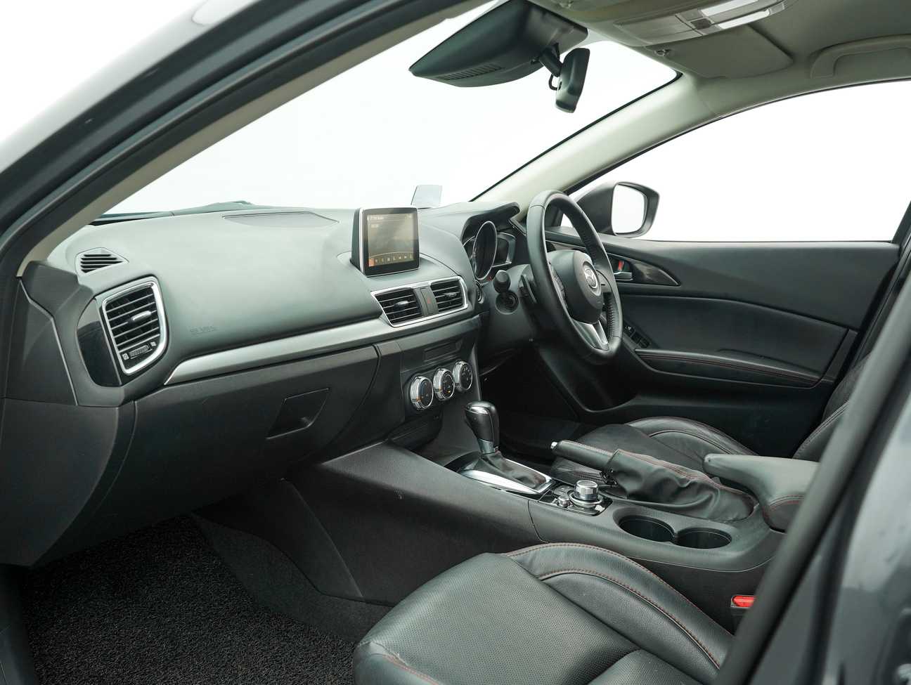 terpakai 2015 Mazda 3 SKYACTIV-G High 2.0