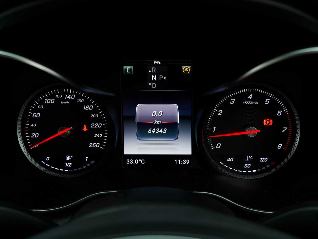 terpakai 2016 Mercedes-Benz C180 Avantgarde (7G-TRONIC Plus) 1.6