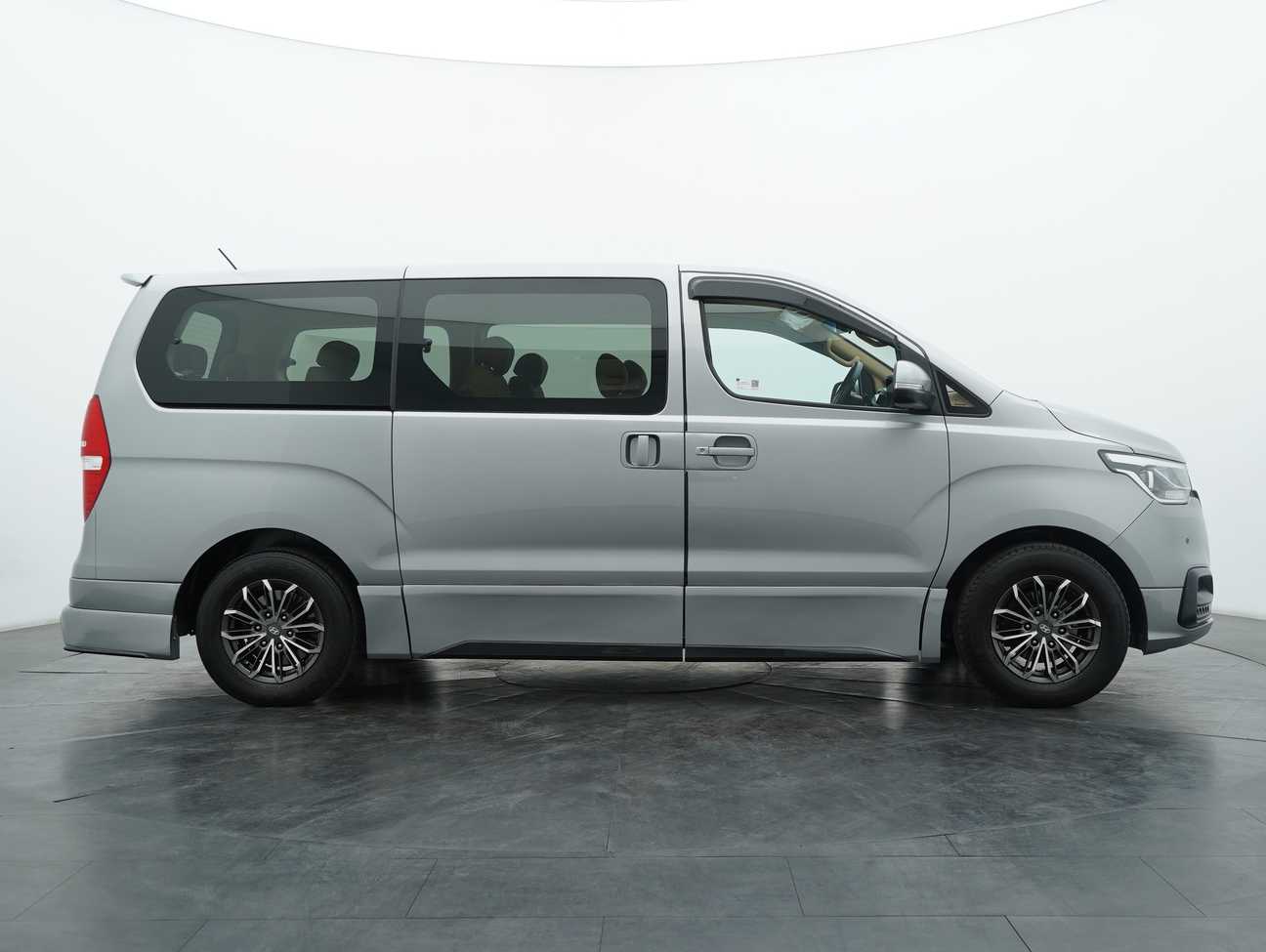 used 2021 Hyundai Grand Starex Executive Plus 2.5