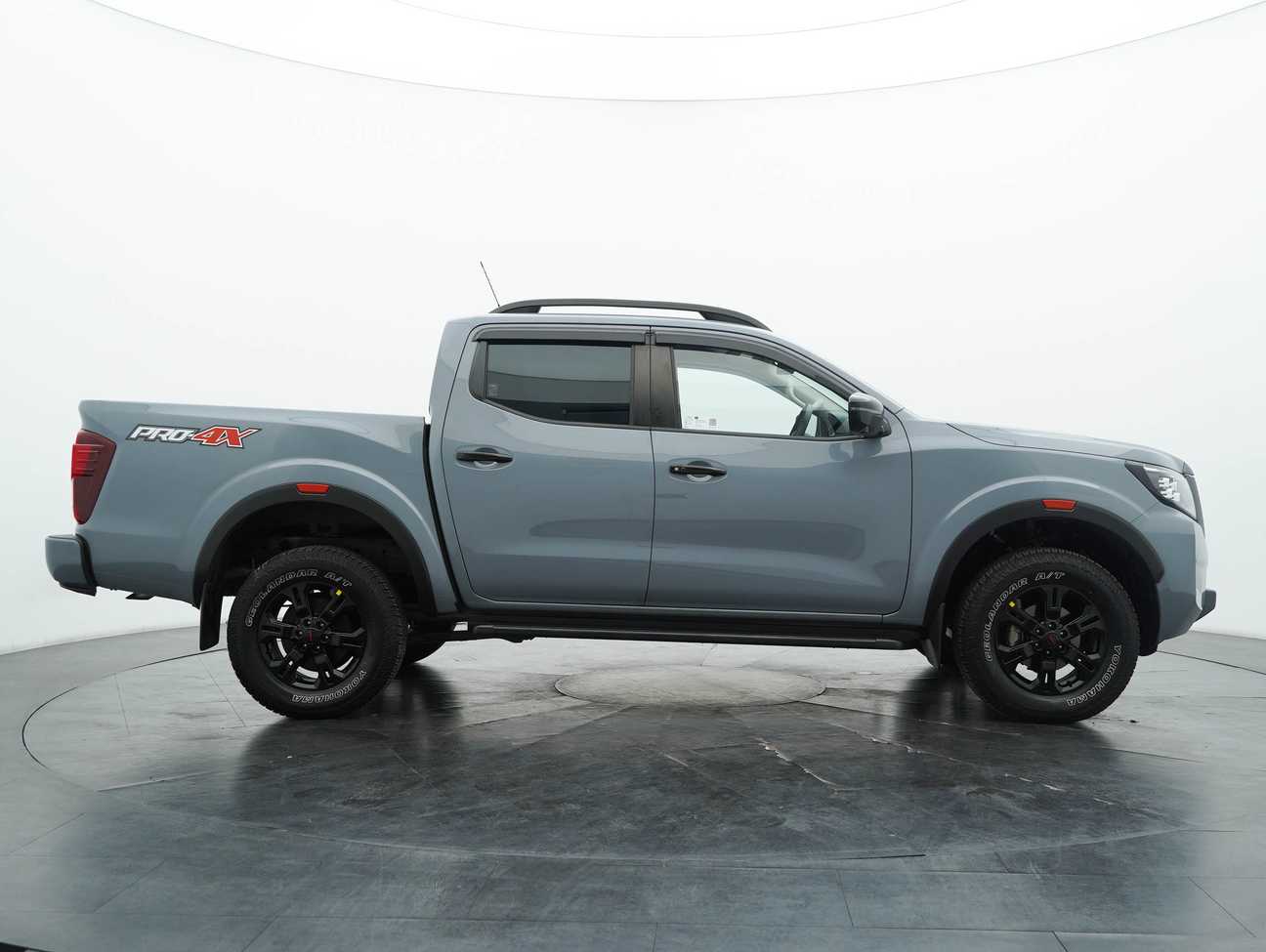 terpakai 2023 Nissan Navara PRO-4X Dual Cab 2.5