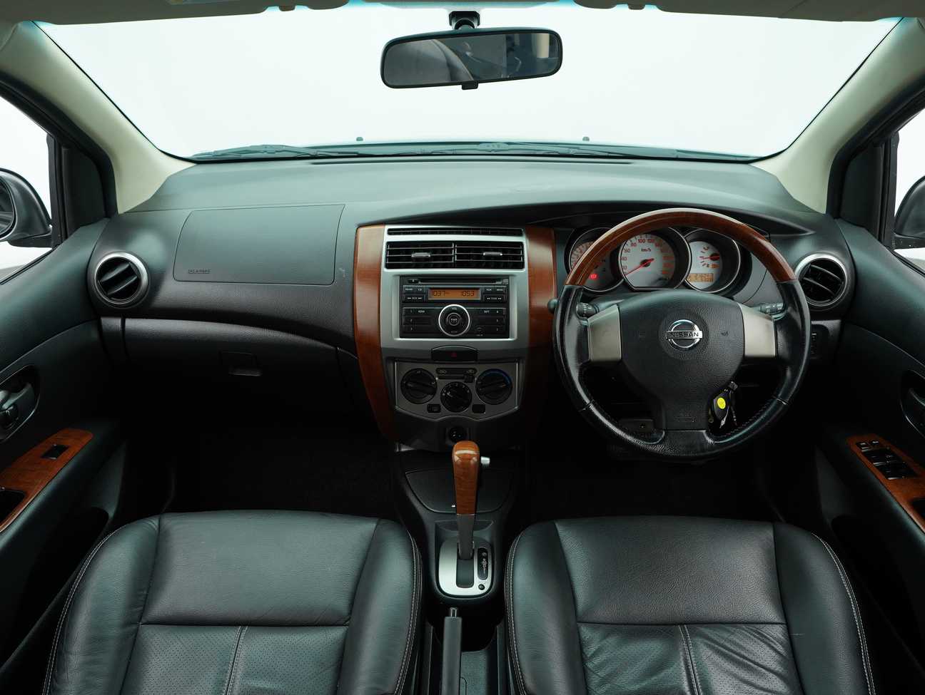 terpakai 2012 Nissan Grand Livina CVTC Comfort 1.8
