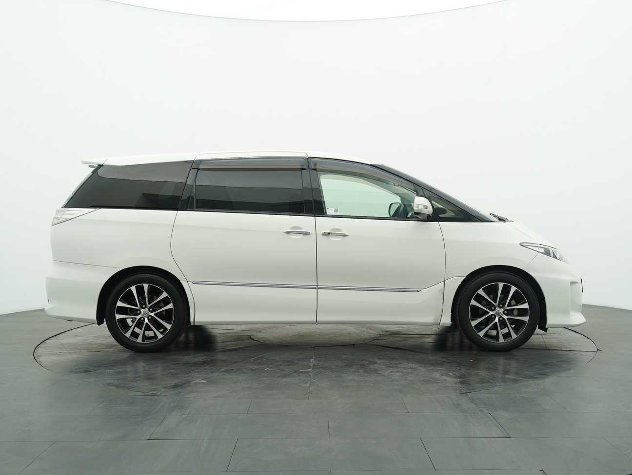 used 2013 Toyota Estima Aeras 2.4