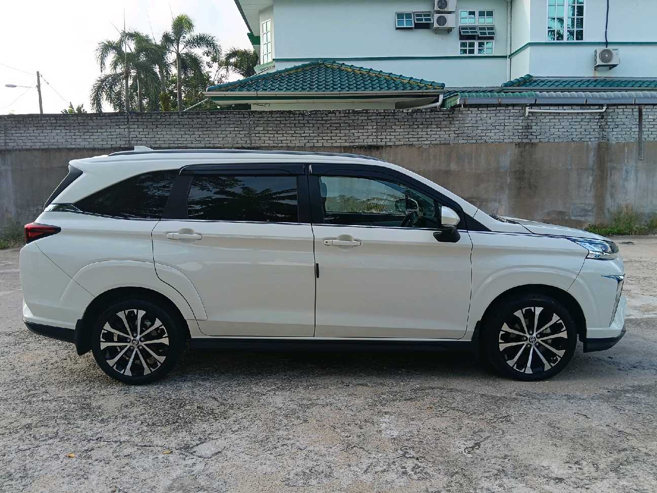 used 2023 Toyota Veloz  1.5