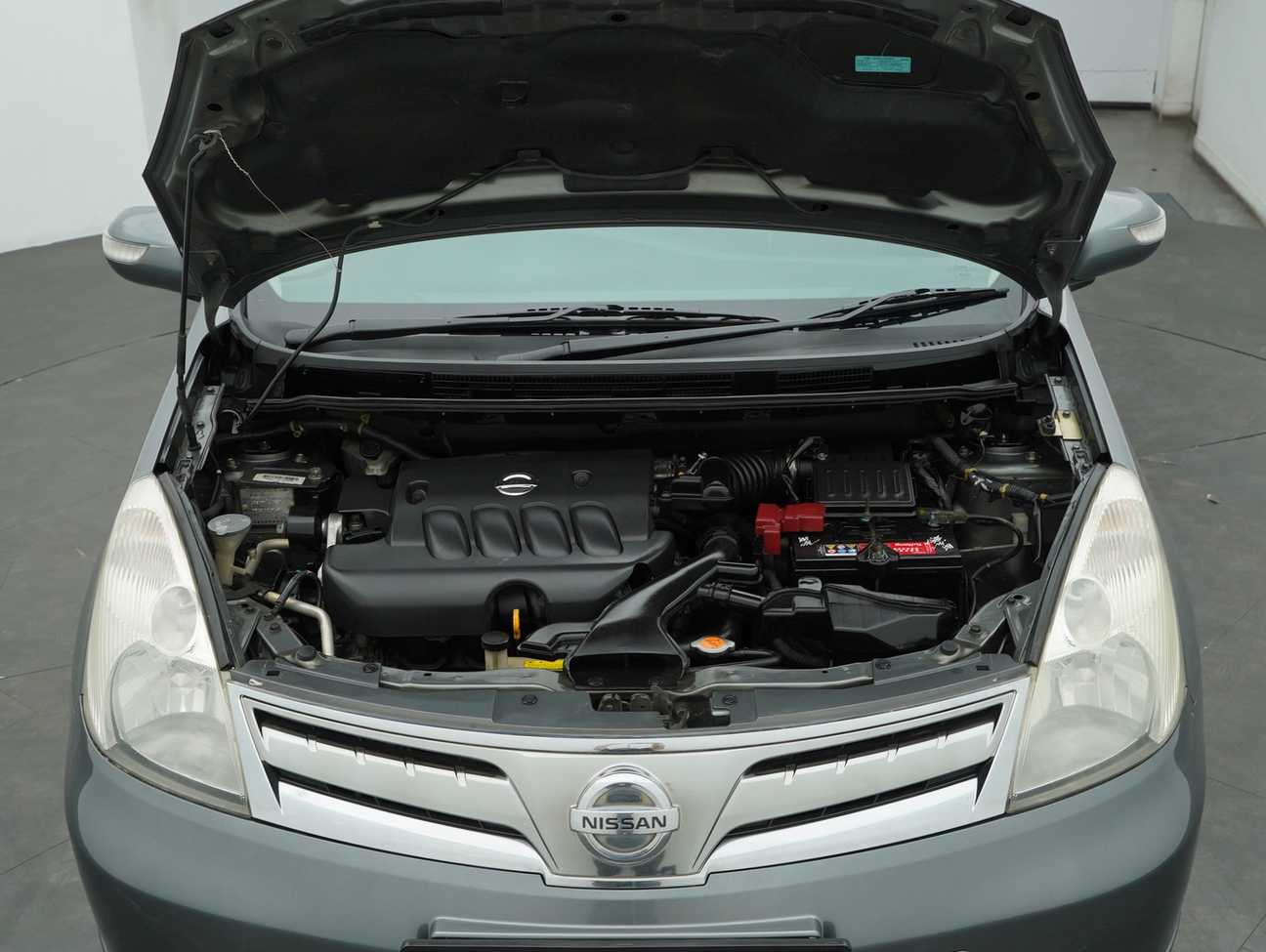 terpakai 2012 Nissan Grand Livina CVTC Comfort 1.8