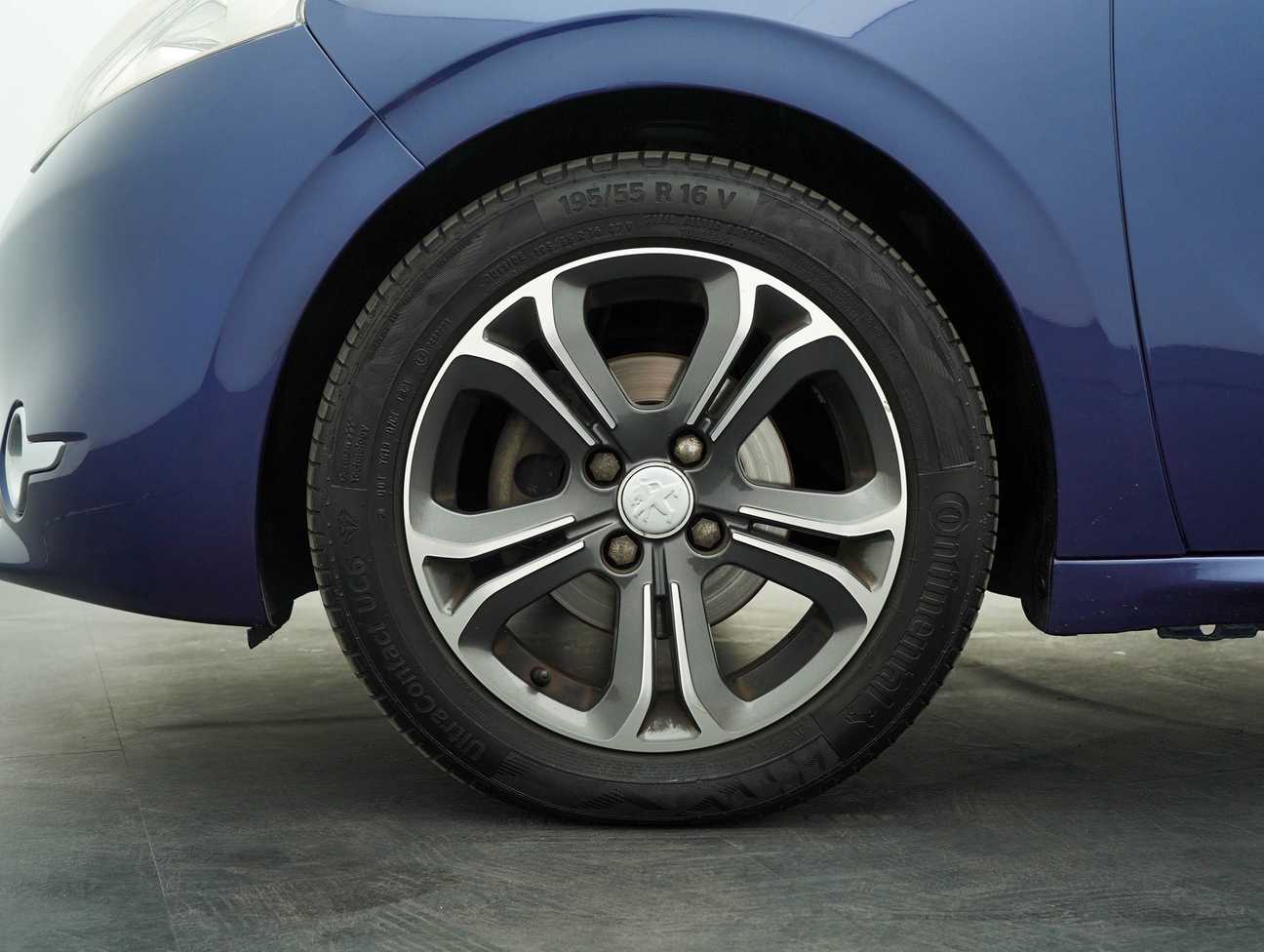 terpakai 2015 Peugeot 208 Allure 3 Door 1.6