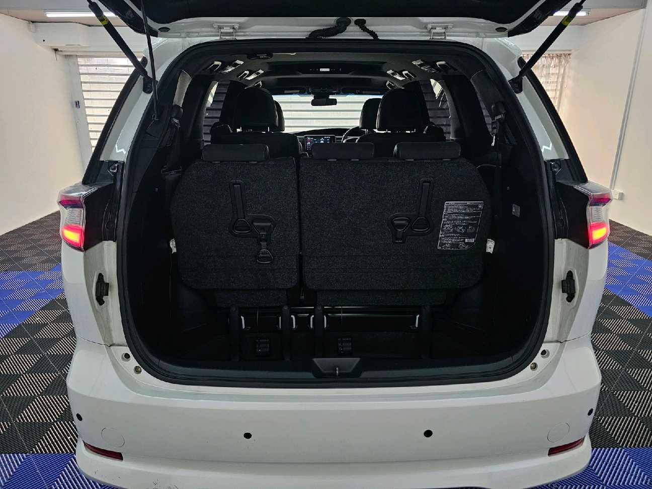 used 2016 Toyota Estima Aeras Premium 2.4