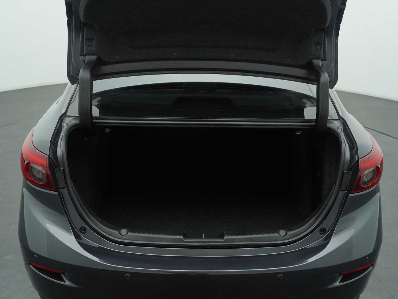 terpakai 2018 Mazda 3 SKYACTIV-G High 2.0