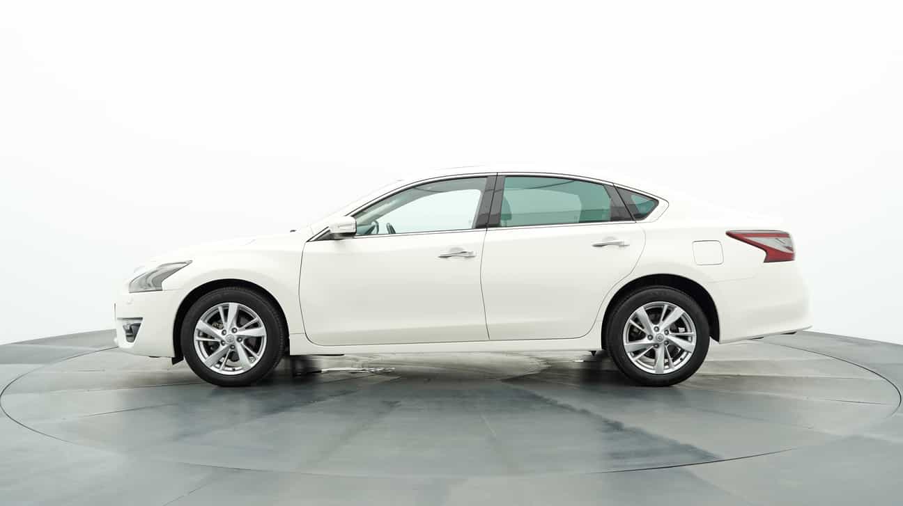 terpakai 2014 Nissan TEANA XV 2.5