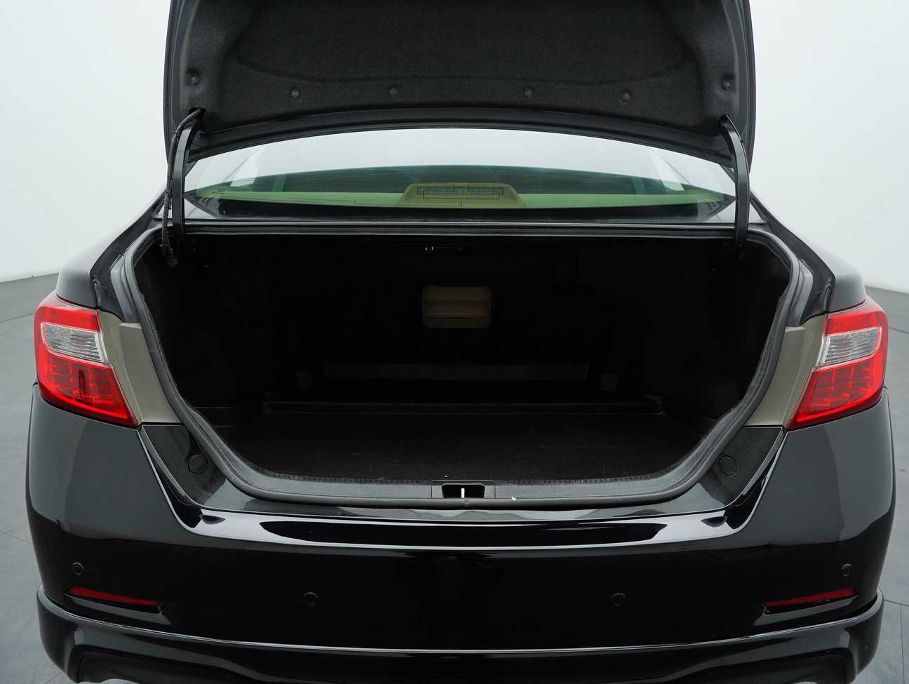 used 2012 Toyota Camry V 2.5