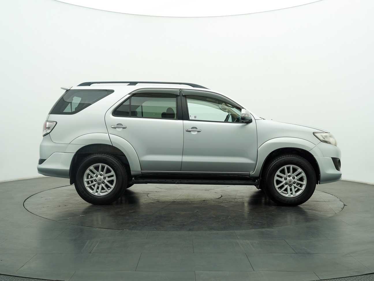 used 2012 Toyota Fortuner V 2.7