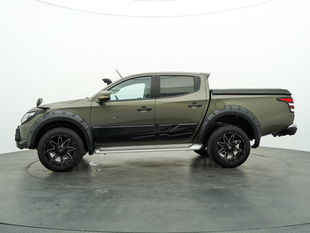 terpakai 2017 Mitsubishi TRITON VGT HS 4WD DC 2.4