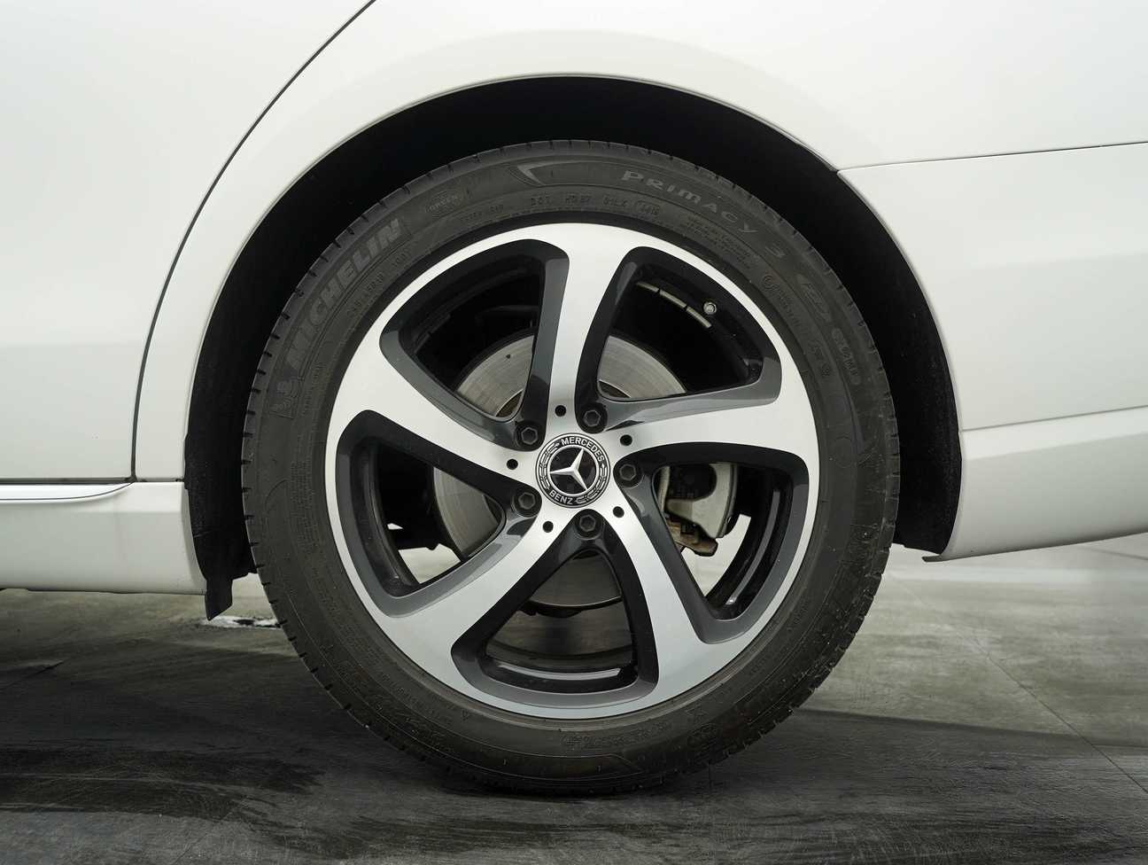 terpakai 2019 Mercedes-Benz E200 Avantgarde New Trim 2.0