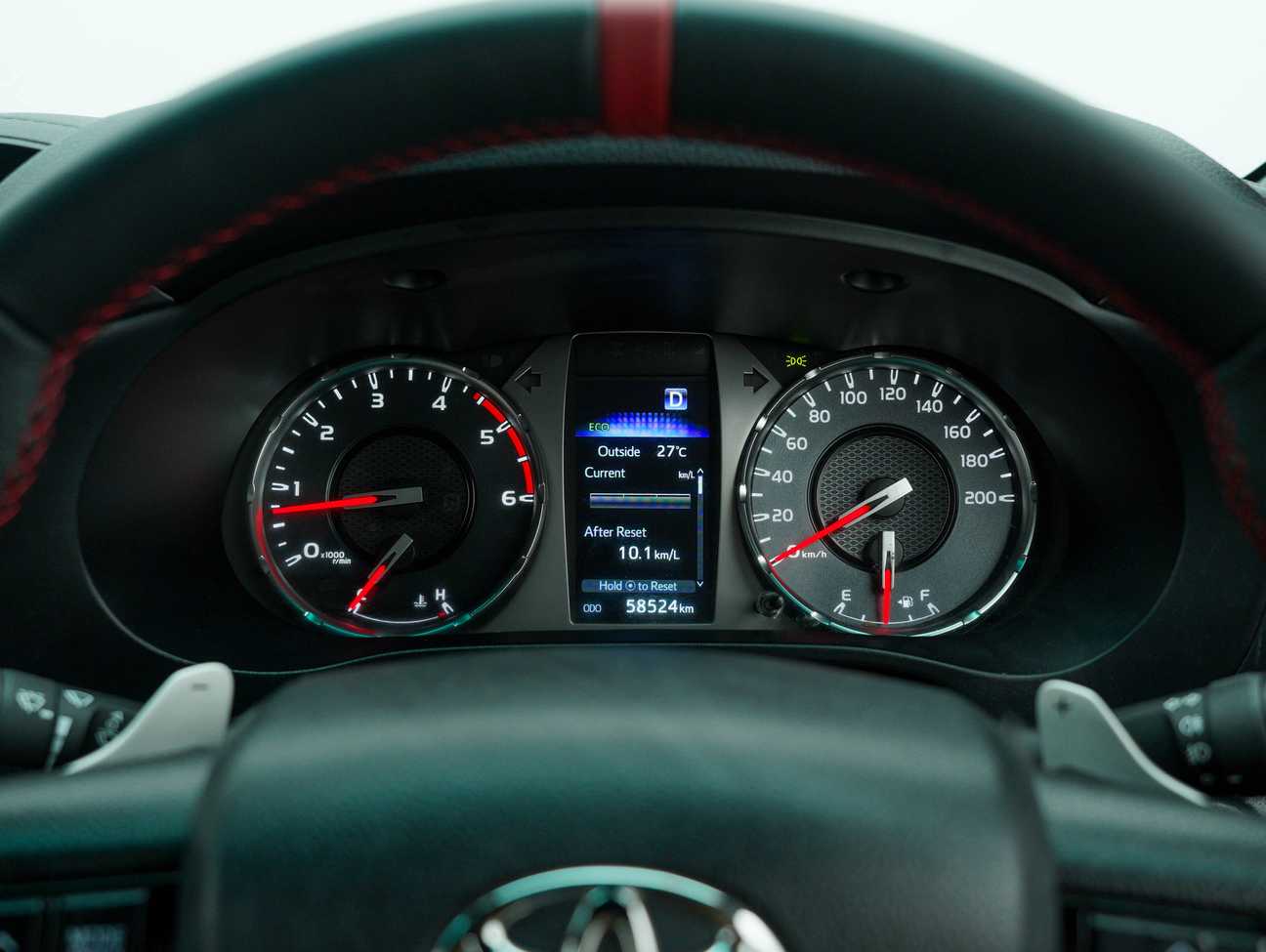 terpakai 2023 Toyota Hilux GR Sport Dual Cab 2.8