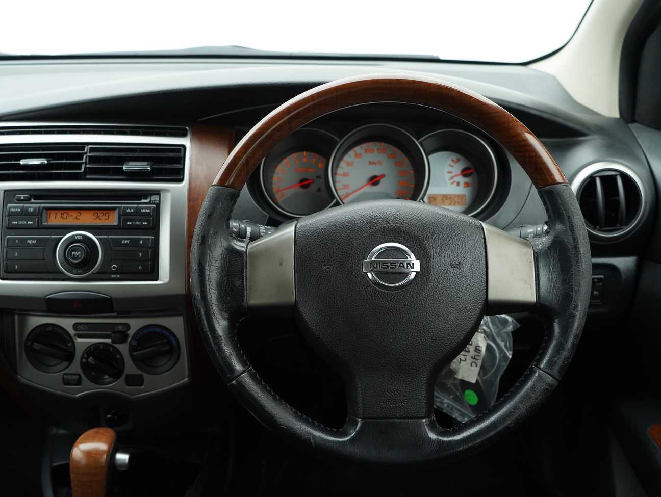 used 2013 Nissan Grand Livina CVTC Comfort 1.8