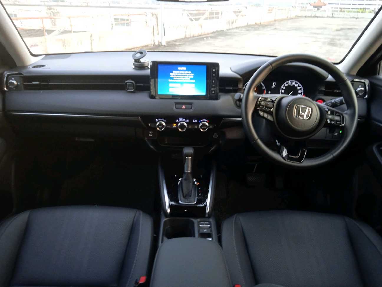 used 2025 Honda HR-V V 1.5