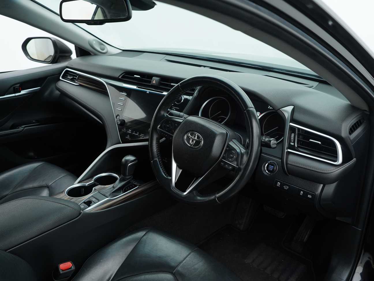 used 2019 Toyota Camry V 2.5