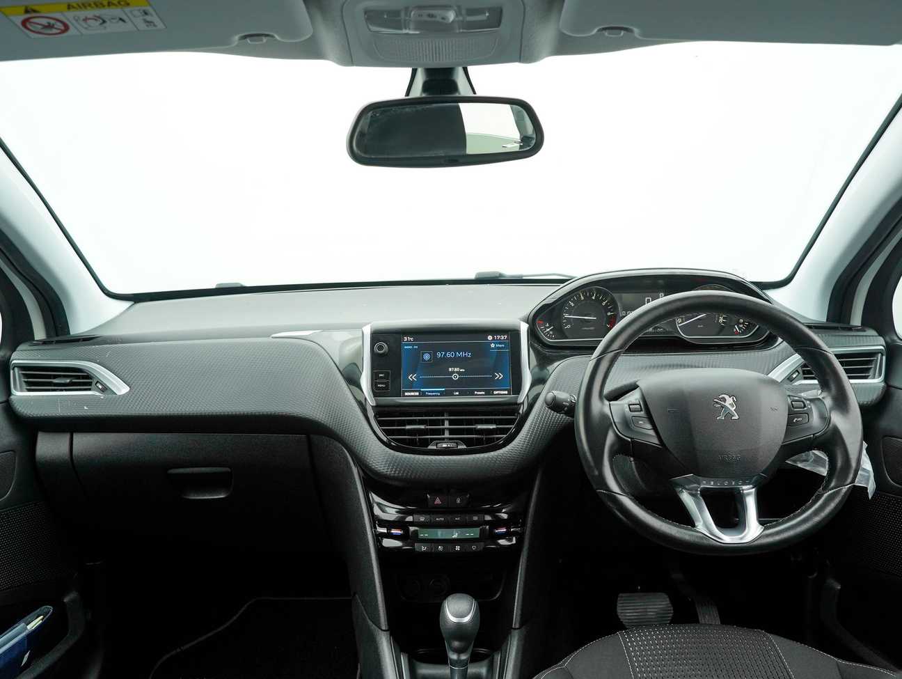 terpakai 2019 Peugeot 208 FL PURETECH 1.2