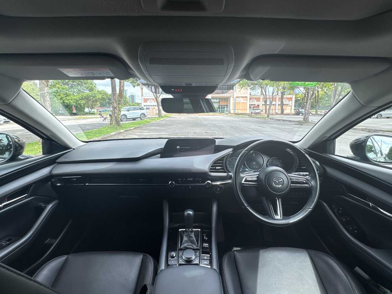 terpakai 2023 Mazda 3 SKYACTIV-G High Plus 2.0