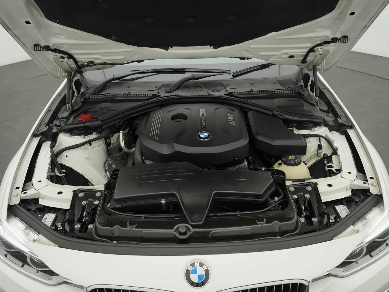 used 2016 BMW 318i Luxury 1.5